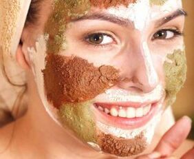 Masque liftant pour le rajeunissement de la peau du visage à la maison. 