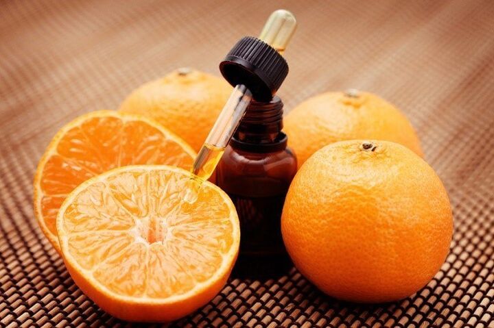 L'huile essentielle d'orange est un excellent tonique pour la peau. 